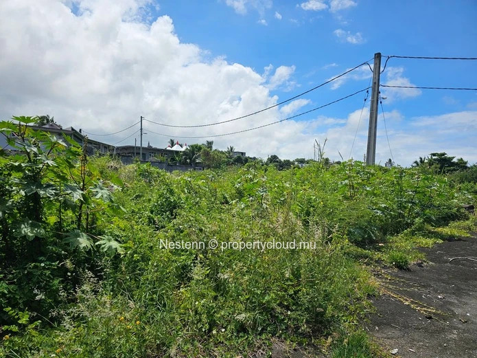 Terrain de 1081 m² proche de la plage