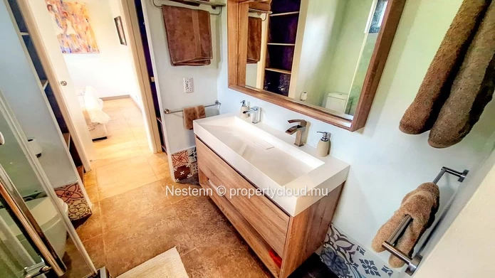 Refined 3-bedroom apartment on the beach