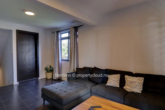  Duplex de 2 chambres avec piscine privée proche des arrêts de bus.