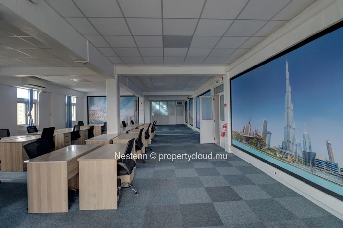 Furnished office on the 4th floor with stunning views of the city center