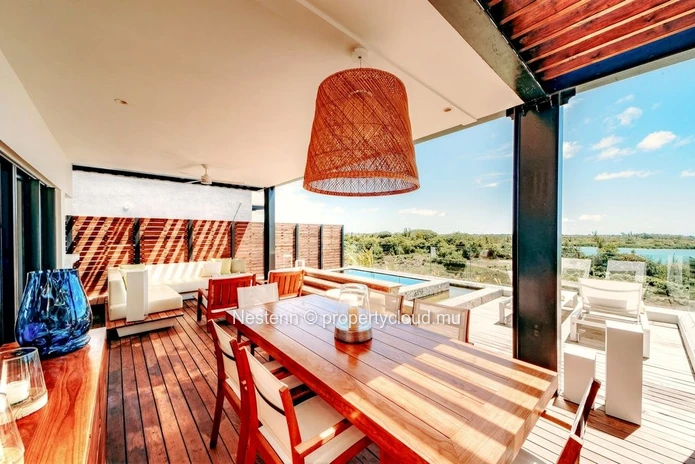 Superb 4-bedroom penthouse with sea views