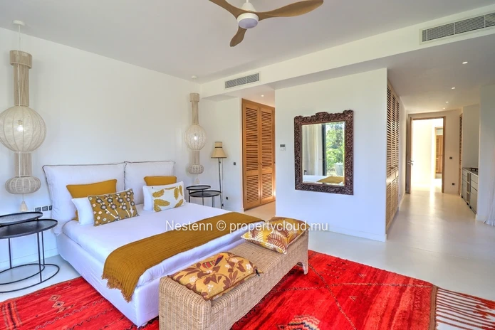 Exceptionnelle villa de 5 chambres en suite dans un cadre enchanteur de bord de rivière