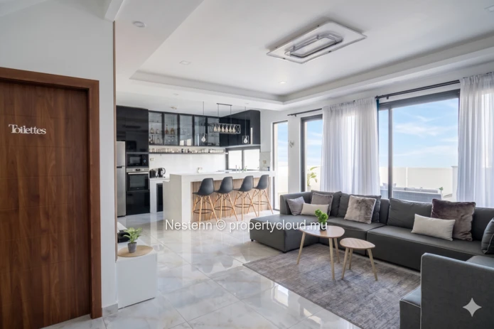Modern Duplex Villa in Cap Malheureux with 5 bedrooms, private pool, American kitchen, and fully furnished, ideal for...