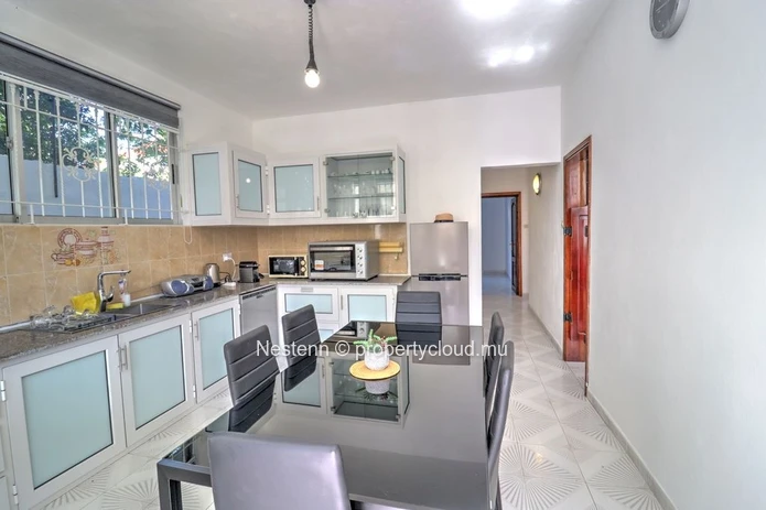 Three-bedroom apartment 