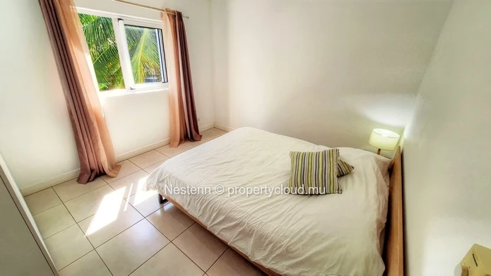 Charmante maison jumelée de 3 chambres en résidence sécurisée. 