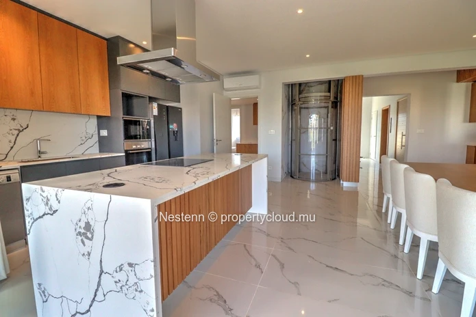 Superbe penthouse avec rooftop et piscine privée