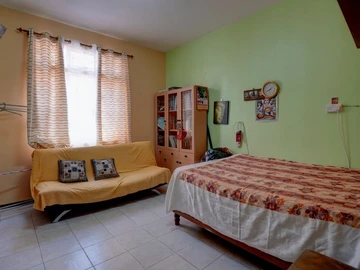 6 Bedroom House
