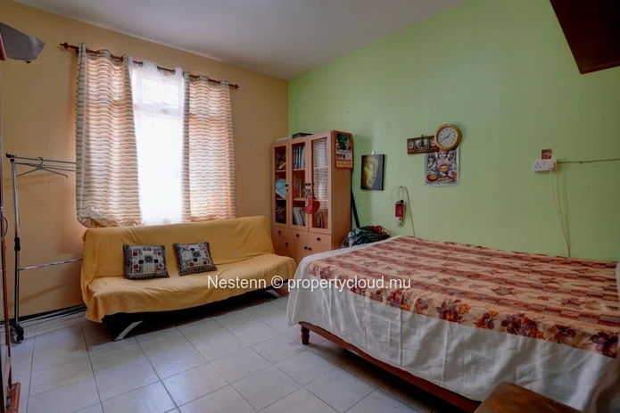 Maison de 200 m², construite sur un terrain de 241 m² 