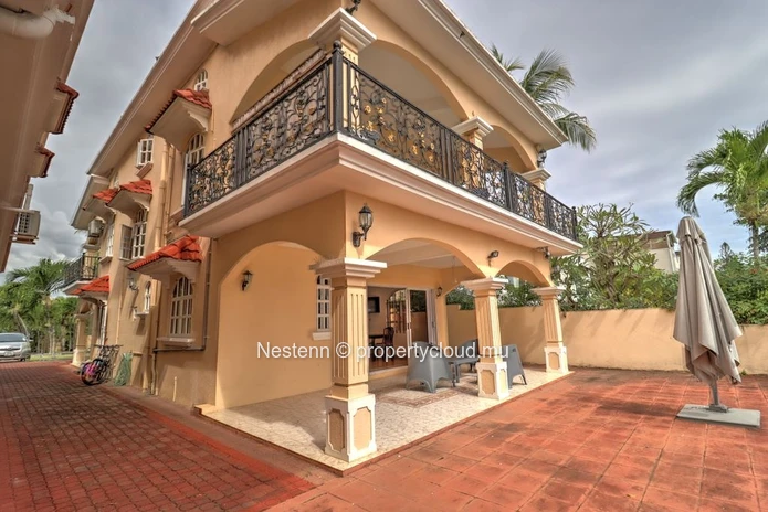 2-Bedroom Apartment with direct beach access