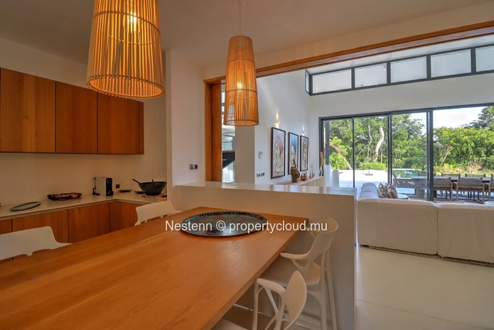 Exceptionnelle villa de 5 chambres en suite dans un cadre enchanteur de bord de rivière