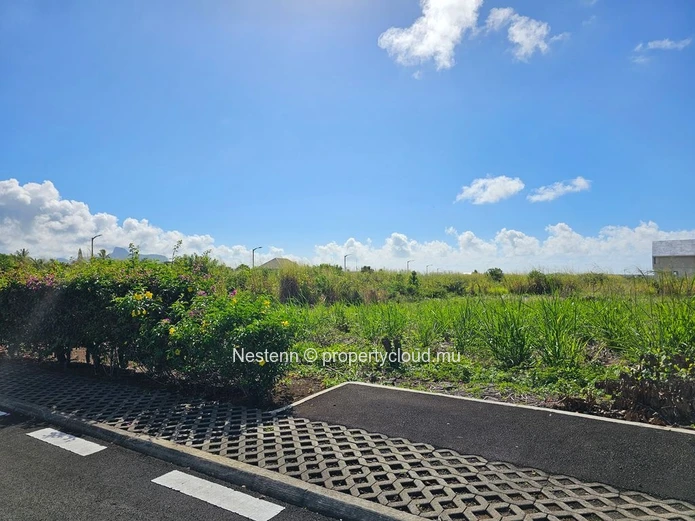 Terrain de 780,7 m²/18,5 perches en résidence sécurisée
