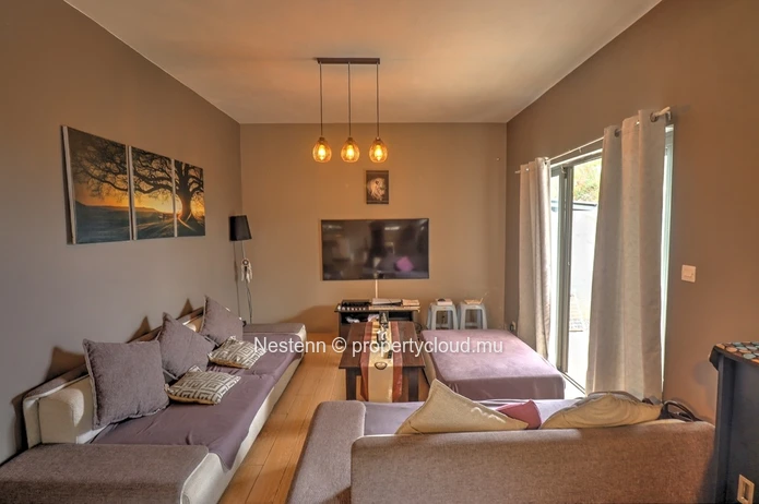Chapman view : Maison contemporaine avec cadre montagneux et sérénité