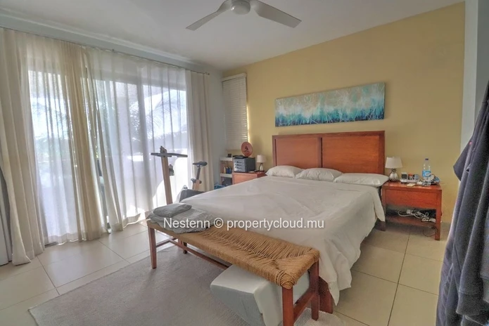 Penthouse moderne et bien agencé de 3 chambres à coucher à quelques minutes à pied de la plage