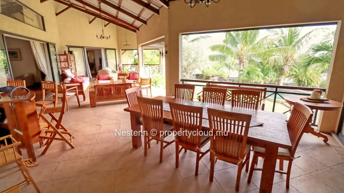 Superbe villa familiale de 4 chambres dans un domaine sécurisé et recherché