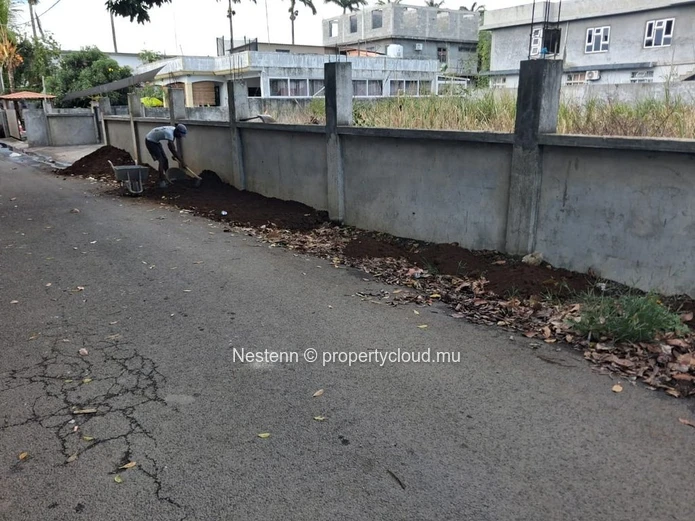 Terrain résidentiel de 21 perches clôturé – Possibilité 2 lots