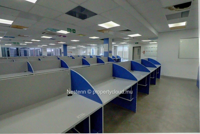 Office space of 1,086 m² in a sought after business centre. 