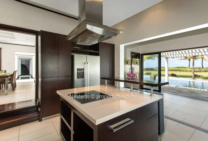 Villa moderne et spacieuse de 5 chambres avec une vue imprenable sur le parcours de golf