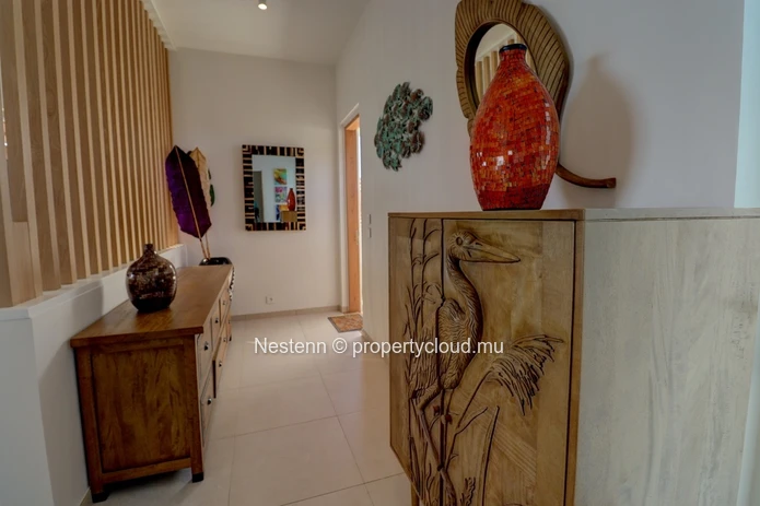 Spectacular beachfront 2-bed penthouse 