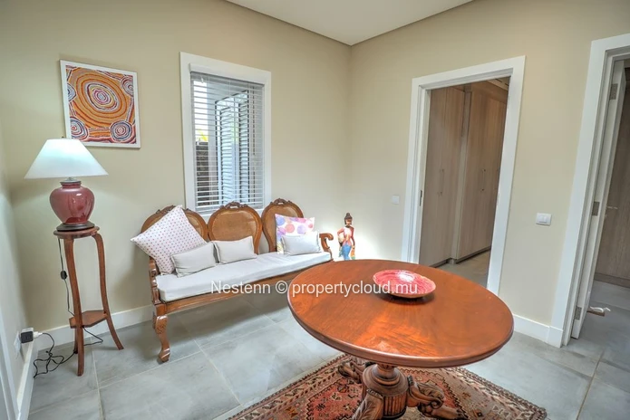 Une villa unique, où modernité et charme tropical se rencontrent.