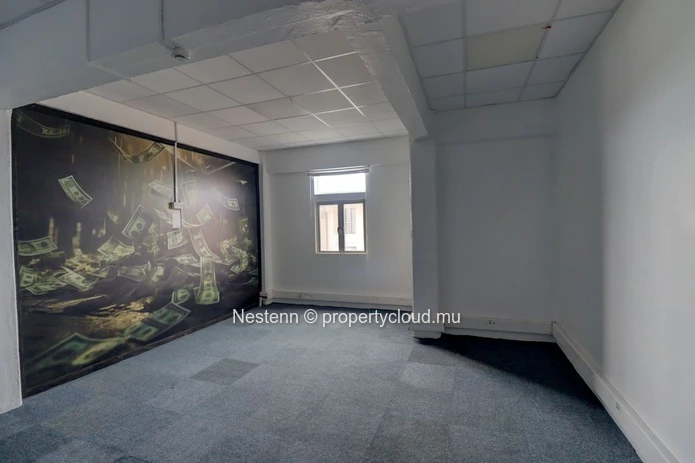 Furnished office on the 4th floor with stunning views of the city center