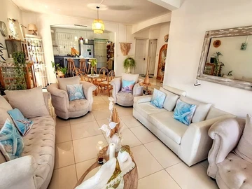 6 Bedroom House