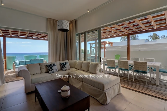Spectacular beachfront 2-bed penthouse 