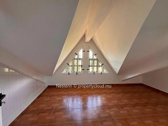 Contemporary duplex villa with 4 bedrooms in a quiet area.