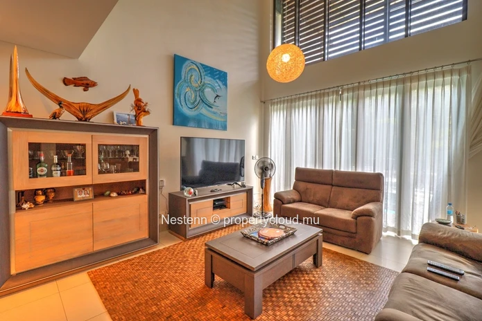 Confortable villa jumelée de 3 chambres vendue avec anneau bateau 