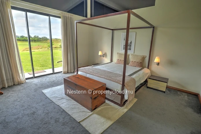 Vivez l'Excellence sur un Domaine de Golf