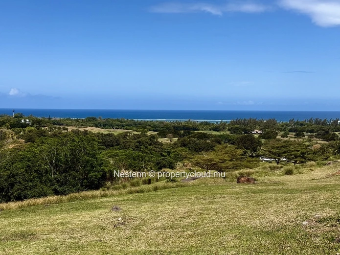 Terrain de 1530m² avec vue mer au sein d'un domaine d'exception.