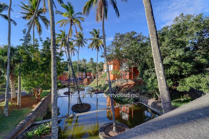 Contemporary 2-bedroom duplex in a secure lakeside residence