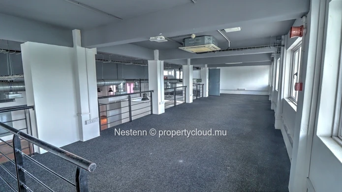  Bâtiment stratégique de 2 158,1 m² 