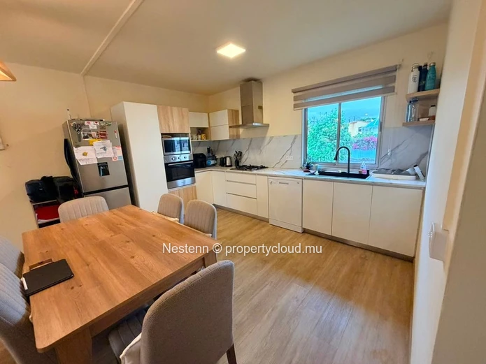 Contemporary 3-bedroom apartment close to amenities