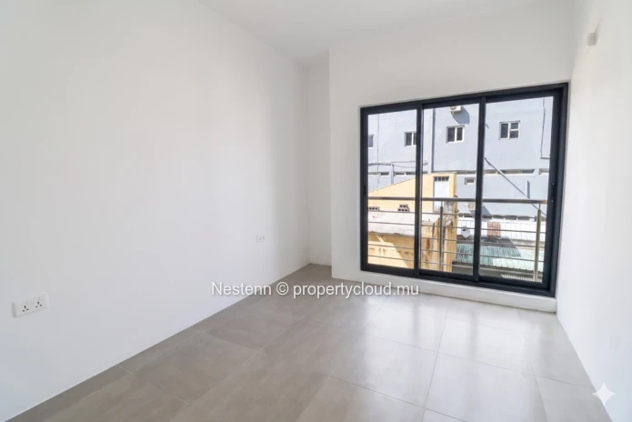 Spacious unfurnished apartment on level 3 in a secure residence