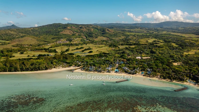 Terrain vue partielle mer de 1400 m² dans un domaine golf et mer d'exception