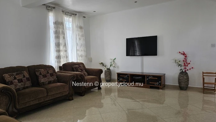 Triplex moderne avec piscine privée et vue mer a quelques pas de marche de la mer