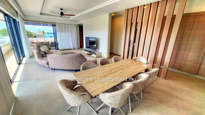 Fabulous 3-bedroom penthouse in a secure, upscale residence
