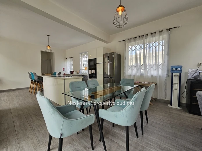 Maison moderne de 4 chambres