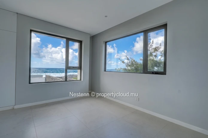 Appartement de 3 chambres dans une résidence en bord de mer. 