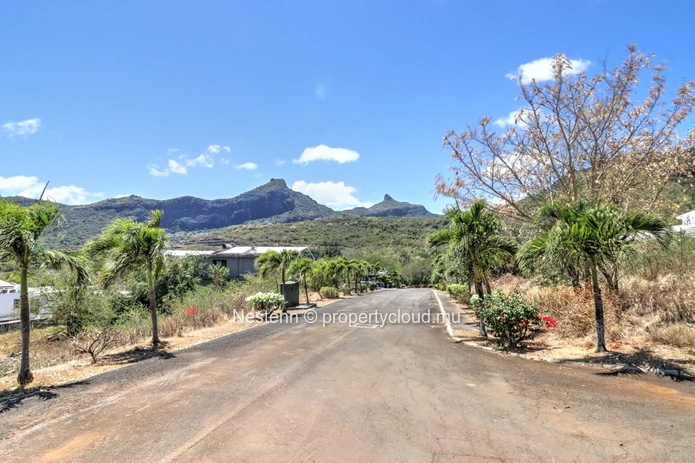 Terrain de 2968 m² dans un domaine privé.