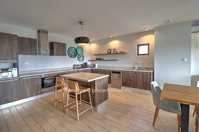 Penthouse de 4 chambres avec vue sur la mer dans une région recherchée. 