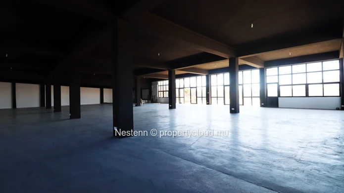 Prime Commercial Space - 600 m² with Large Parking