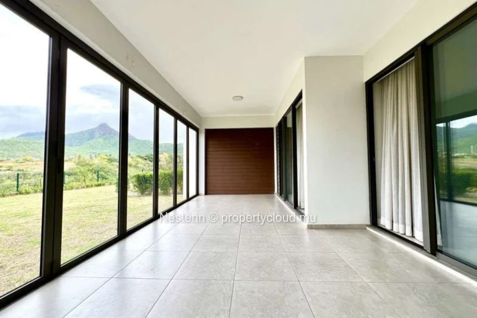 Spacious, modern home in a secure and prestigious complex.