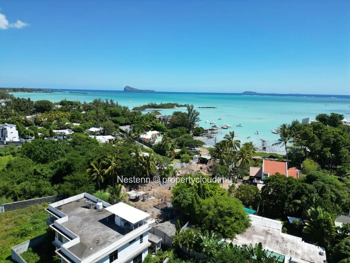 Vie de luxe dans un penthouse avec vue panoramique sur l'océan