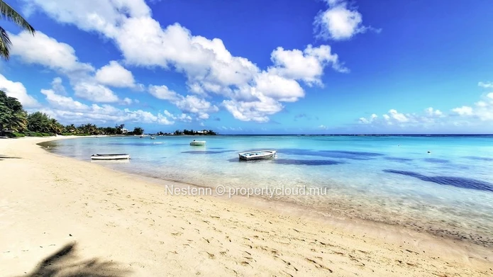 Refined 3-bedroom apartment on the beach