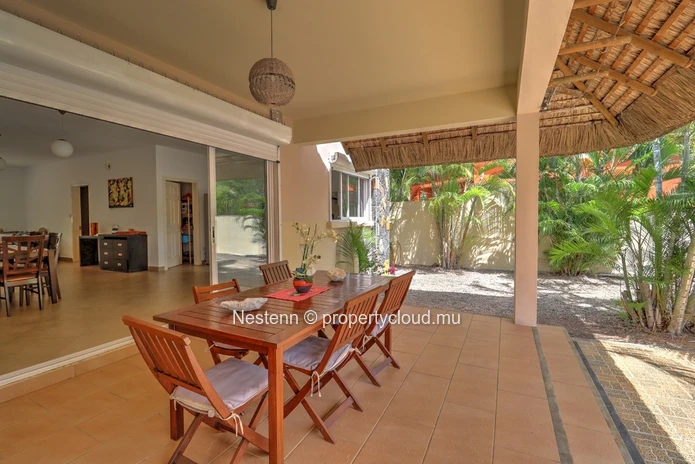 Villa de plain pied dans une residence securisee, prés de la mer