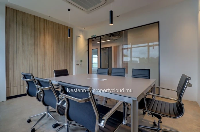 Prestigious office with breathtaking views in the heart of the Vivea Business Park