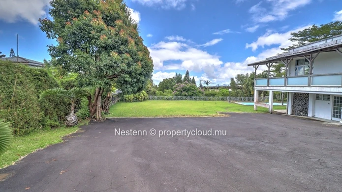 Exceptional property of 5,800 m² 