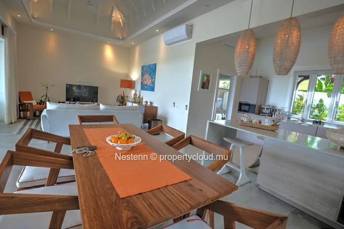 Une villa unique, où modernité et charme tropical se rencontrent.