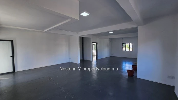 Bâtiment commercial de 223m2